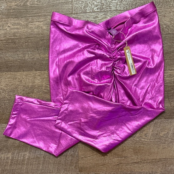 SKIMS Other - SKIMS NWT Metallic Swim V Waist Cropped Pants in Dragonfruit